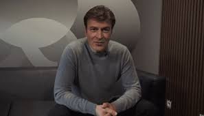 Ela só quer namorar só assim é que ela fica bem passa a vida a conquistar e depois não fica com ninguém. Tony Carreira Goza Dias De Quarentena Com A Namorada A Ferver Vidas