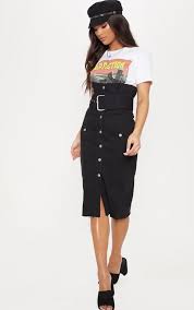 En douce crêpe de laine stretch, elle confèrera une touche de sensualité à votre look : Jupe Mi Longue Noire En Jean A Ceinture Et Boutons Noir From Prettylittlething On 21 Buttons