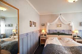 Na reservering kun je alle gegevens van de accommodatie (inclusief telefoonnummer en adres) vinden in je boekingsbevestiging en je account. Kucher S Landhotel Darscheid 81 Empfehlungen