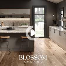 Zurfiz Kitchen Serica Matt Taupe Serica Matt Pebble En 2020 Cuisine Contemporaine Cuisine Moderne Armoire De Cuisine