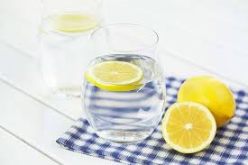 Even after all these years of living in central america, i'm still fresh lemon juice also contains vitamins b and c as well as phosphorous and phytonutrients, which nourish the hair and prevent gray. Amazing Benefits Of Lemon Juice For Hair Femina In