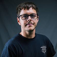 My profile photo for Outlook was still the fat version of me. That needed  to change. Thanks @digital_beard for the new mug shot 📸