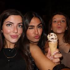 familia and the best wedding 🤍 (and me not wearing black for once)