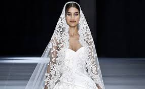 Angie) est née à los angeles, california, usa. Ralph Russo Designen Laut Medienbericht Das Hochzeitskleid Von Meghan Markle