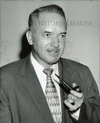 Press Photo George Robey holding his pipe