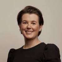 Elena Barlow's Instagram, Twitter & Facebook