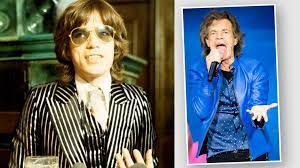 When he was 4 he met keith richards until they went into secondary schools and lost touch. R3jma2fqgvne8m