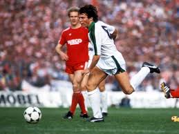 The 1986 fifa world cup, the 13th fifa world cup, a quadrennial football tournament for men's senior national teams, was held in mexico from 31 may to 29 june 1986. Bayern Vs Gladbach Der Klassiker Bluht Wieder Auf Bundesliga Kicker