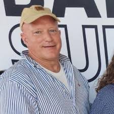 Derek Hobson's Instagram, Twitter & Facebook