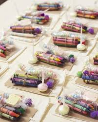 Tolle Idee Fur Einen Kindertisch Zu Besonderen Anlassen Wie Eine Hochzeit Oder Eine Geburtstagsfeier Kindertisch Hochzeit Hochzeit Gastgeschenke Hochzeit