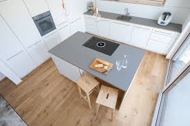 Moderne Kuche Schlicht Elegant Und Zeitlos Matt Weiss Clean Schreiner Traumkuche Moderne Kuche Wohnung Kuche Kuchenstil