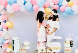 They don't have to, necessarily, but themes have always been a beloved (and adorable) part of planning baby showers—they're fun, they're nice to look at and they help bring all the various elements (think invites, decor, food, everything) together. Plane Deine Babyparty 10 Tipps Fur Die Organisation Baby Belly Party Blog