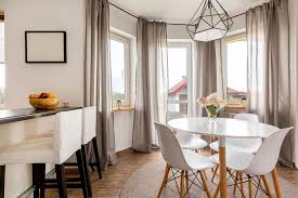 Die habe ich auch im laden gefunden, aber brauche ich dafür spezielle gardinen? Kleine Fenster Gardinen Kuche Vorhang Ideen Badezimmer Fenster Vorhange Vorhange Zu Machen Bereit Round Dining Table Rectangular Dining Table House Interior