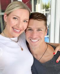 who's that throwing arms around me? telling me she finally found me. ❤️