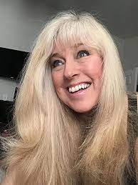 The Absolutely Bizarre And Cheeky Book of Poetry From A to Z: Livingston,  Shelly, Renfro, Natalie: 9798840170854: Amazon.com: Books