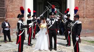 Divisa di gala e storica dell'esercito italiano accessori per divise storiche abbigliamento promozionale e gadget busto arsizio. Picchetto D Onore Al Matrimonio Dei Carabinieri Youtube