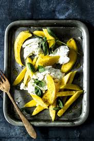 Mango Mozzarella Salat Mit Basilikum Ist Ein Erfrisched Leichtes Sommergericht Rezept Mangomozzarella Mangocap Mozzarella Salat Lebensmittel Essen Salat Mit