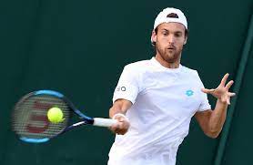 Página oficial do joão sousa, tenista profissional português. Historico Joao Sousa E O Primeiro Portugues A Apurar Se Para Os Oitavos De Final De Wimbledon Tenis Sapo Desporto