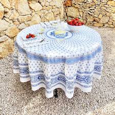 Round tables can be decorated with either round or square tablecloths, and are traditionally used at weddings because circles are symbolic of eternal unity. 70 Inch Round Tablecloth Of A High End Manufacturing