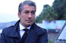 He began his acting career in 1998 earning small roles in shows like guzel gunler and aynali tahir. Erkan Petekkaya Kimdir Nereli Ve Kac Yasinda Erkan Petekkaya Hayati