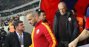 Deneyimli teknik adam mustafa denizli, galatasaray'dan sinan gümüş'e talip oldu. Mehmet Demirkol Sneijder Mustafa Denizli Ile Dalga Geciyor Onedio Com