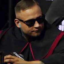 Nie dawał mieszkańcom spać, ci poprosili o pomoc policję. Funkcjonariusze  oprócz decyzji o wysokim mandacie, sprawdzili kierowcę pod kątem  narkotyków. Wynik okazał się pozytywny.