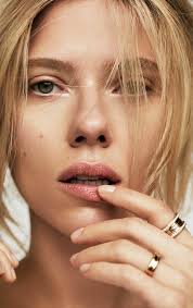 Filmaktuella Scarlett Johansson i stor intervju i ELLE