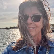 Karen Sue Oakes and brother Keith Oakes both lost there lives to Cancer.  Daughter and son of Judy McCracken and William Oakes which also attended  Commodore Perry School