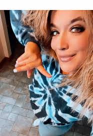 Keri Lugo's Instagram, Twitter & Facebook