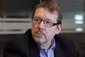He is a columnist for the montreal newspaper le devoir. Uav9qfzp1szhwm