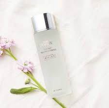 Toner merupakan produk skincare yang fungsinya untuk mengangkat sisa kotoran dari kulit wajah. 8 Toner Terbaik Mencerahkan Kulit Wajah Kusam Gotomalls