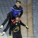 نتیجه تصویری برای زندگینامه خواندنی علیرضا بیرانوند از رفتگری تا دروازه بانی