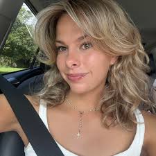 Does anyone know of an internship in advertising/public relations? Thanks!