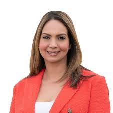 Laura Guillen's Instagram, Twitter & Facebook