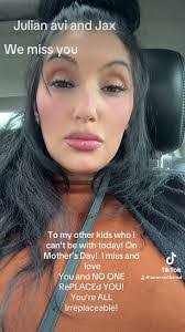 Samantha Emmerling's Instagram, Twitter & Facebook