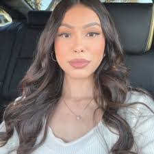 Claire Osborn's Instagram, Twitter & Facebook