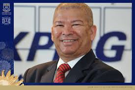 🎓| Accounting for success When Freddie Cloete started his studies at UWC  in 1979, an accounting professor and dean of the Faculty of Economic and  Management Sciences told the first-year class that