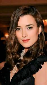 CURB ALERT ⚠️ Christmas Giveaway 🎁🎊🎁🎉 First to come gets it. Please  don't ask me to hold it. We just moved out, these would not fit for more  details visit our facebook