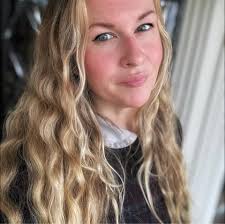 🗝 720 E Cleveland Avenue, Guthrie, Oklahoma 73044 🗝 c.1920 • 2,484 square  feet • 4 bedrooms • 2 baths • 0.16 acre • $299,000! Thanks to Pete for  sending this one