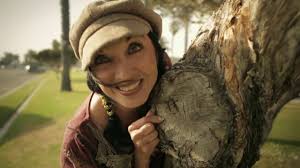 Gypsy Wife traditional meaning is that of infidelity. Song is about Susanne  Elrod with whom he had two children. They were a tight couple but never  married. Includes video of Leonard reading.