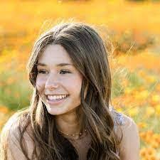 Donna Mundy's Instagram, Twitter & Facebook