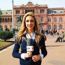 Fabiola yañez celebrando la elección en el escenario junto a cristina kirchner. Fabiola Yanez Su Historia De Amor Con Alberto Fernandez Y Sus Ganas De Ser Mama La Nacion