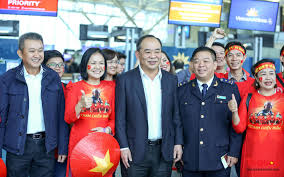 Chồng tặng vợ nhà có nội thất bằng nhôm. Chá»§ Tá»‹ch Vff Le Khanh Háº£i Len Ä'Æ°á»ng Tá»›i Malaysia Tiáº¿p Lá»­a Cho Ä'á»™i Tuyá»ƒn Quá»'c Gia Viá»‡t Nam