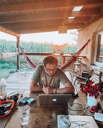 Srpna 1993 v třinci) je zpěvačka polské národnosti a s českým státním občanstvím. Gwaf1vggzpkszm