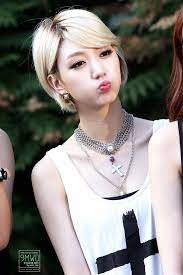 16 Female Idols Who Can Rock Short Hair List Cards Embed Kpop Short Hair Short Hair Styles Blonde Asian