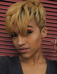 From honey brown to blonde, these highlights look beachy and add touches of natural lightness regardless of how you style your black hair. Seductive Honey Blonde Hairstyles To Inspire Your Next Look New Natural Hairstyles Short Hair Styles African American Short Hair Styles Honey Blonde Hair