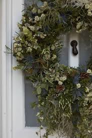 Say merry christmas with our finest, festive christmas flowers. How Top London Florists Do Their Christmas Flowers Christmas Flowers Christmas Flower Arrangements Christmas Interiors