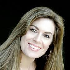 Lisa Nave's Instagram, Twitter & Facebook