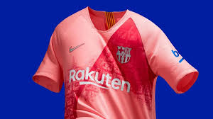 Barca, wie der club auch genannt wird, kann auf eine lange liste gewonnener titel zurückblicken, dazu gehören mehrere gewonnene uefa super cup siege, champions league siege sowie ganze 26. Das Steckt Hinter Barcas Rosafarbenem Trikot Eurosport