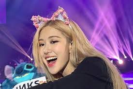 She Is Baby Rose Rosecute Cuterose Blackpink Kpop Girlgrups Ki Blackpink Rose Rose And Rosie Blackpink